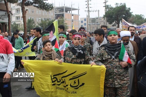 راهپیمایی روز دانش‌آموز در ناحیه یک بهارستان