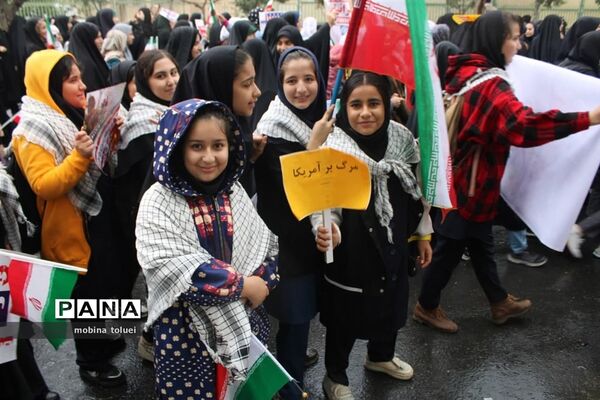 راهپیمایی روز دانش‌آموز در ناحیه یک بهارستان