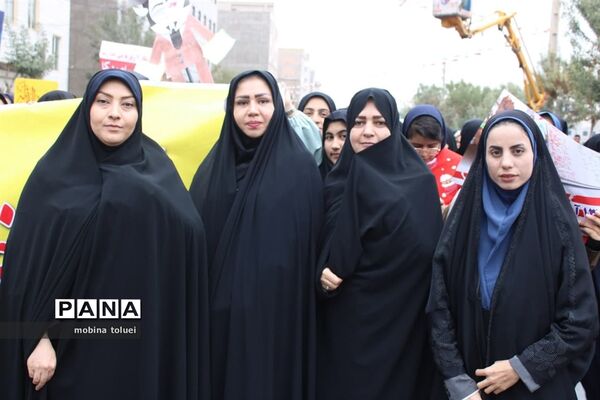 راهپیمایی روز دانش‌آموز در ناحیه یک بهارستان