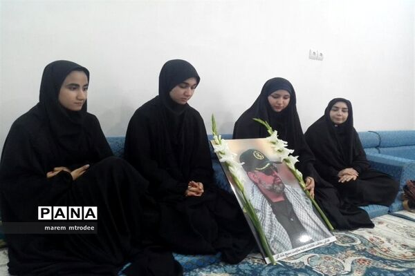 دیدار دانش‌آموزان شادگانی  با خانواده شهدا