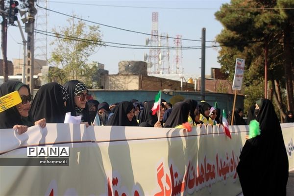 حضور فرزندان سلیمانی در راهپیمایی 13 آبان