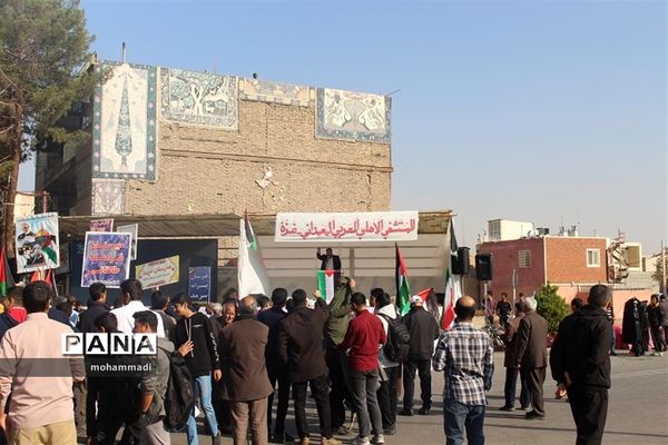 حضور فرزندان سلیمانی در راهپیمایی 13 آبان