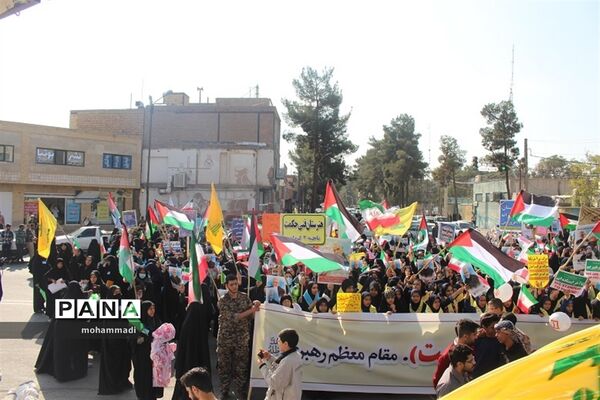 حضور فرزندان سلیمانی در راهپیمایی 13 آبان