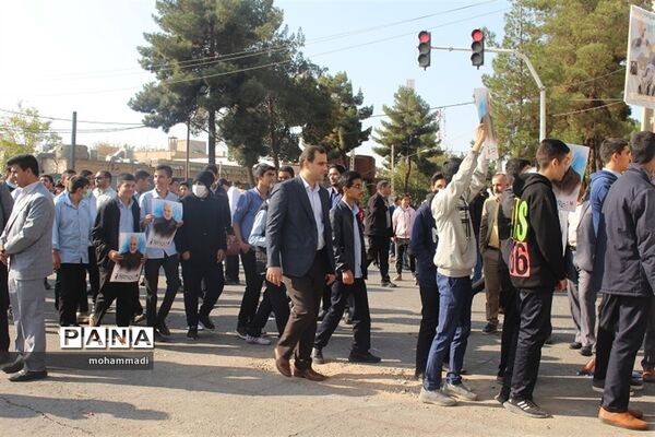 حضور فرزندان سلیمانی در راهپیمایی 13 آبان