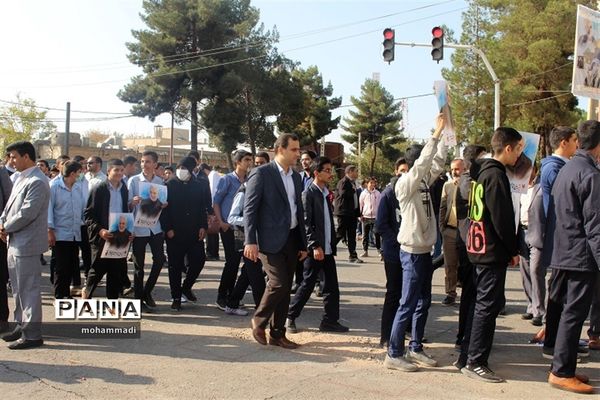حضور فرزندان سلیمانی در راهپیمایی 13 آبان