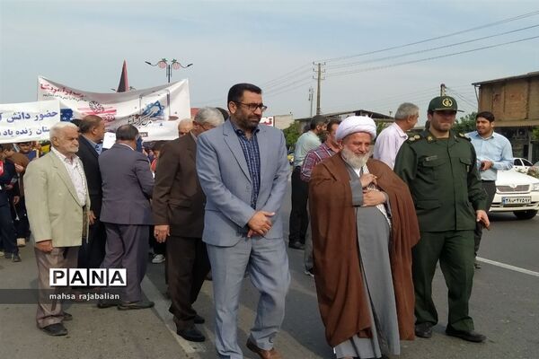 راهپیمایی روز دانش‌آموز در بهنمیر