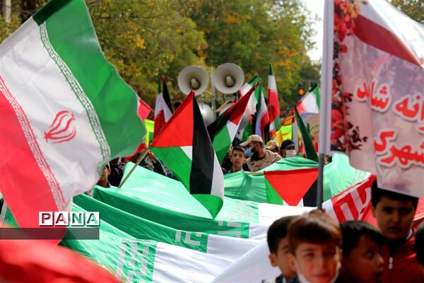 حضور دانش‌آموزان در راهپیمایی سیزده آبان ماه