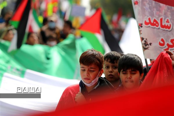 حضور دانش‌آموزان در راهپیمایی سیزده آبان ماه