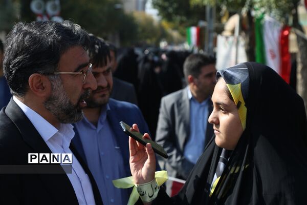 حضور دانش‌آموزان در راهپیمایی سیزده آبان ماه