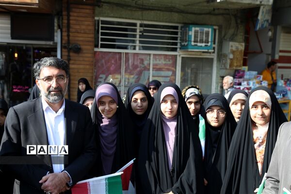 حضور دانش‌آموزان در راهپیمایی سیزده آبان ماه