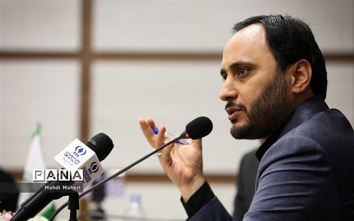 شاخص رژیم صهیونیستی ترساندن ملت‌ها برای انحراف از مسیر حق بوده است