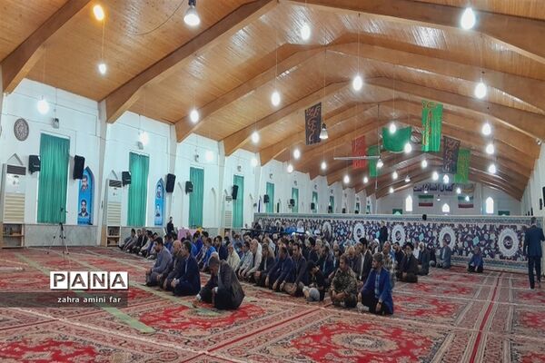 اقامه نماز جمعه در نور