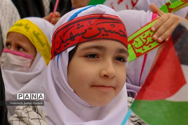 حضور پرشور مردم و دانش‌آموزان مشهد در یوم الله ۱۳ آبان