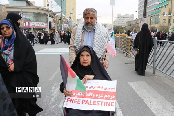 حضور پرشور دانش‌آموزان در راهپیمایی 13 آبان
