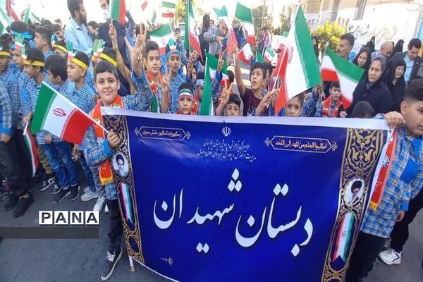راهپیمایی دانش‌آموزان شهرستان شوش در روز ۱۳ آبان