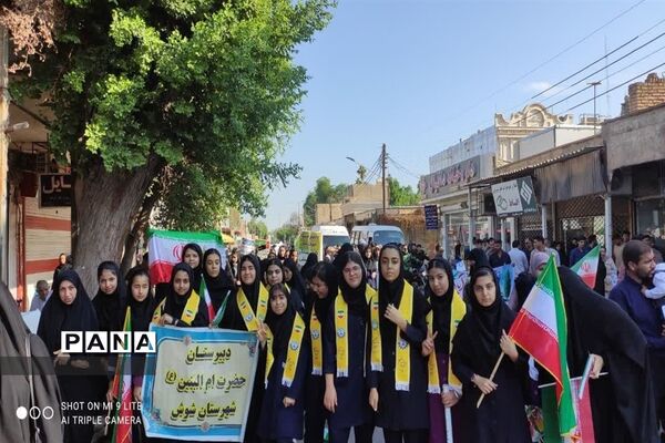 راهپیمایی دانش‌آموزان شهرستان شوش در روز ۱۳ آبان