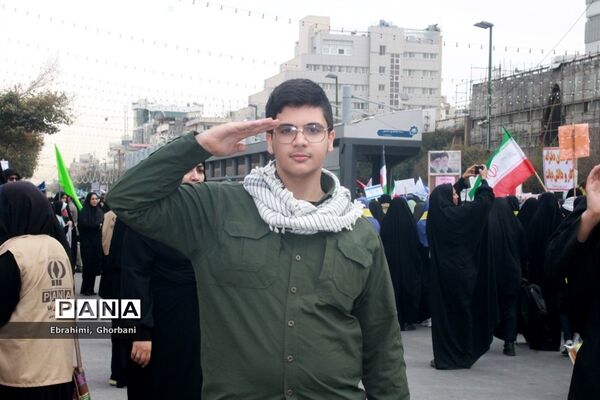 حضور گسترده مشهدی‌ها در راهپیمایی ۱۳ آبان