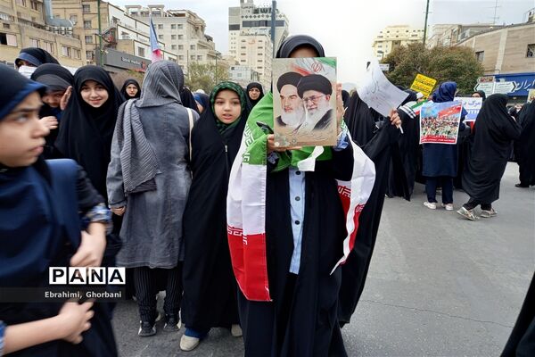 حضور گسترده مشهدی‌ها در راهپیمایی ۱۳ آبان