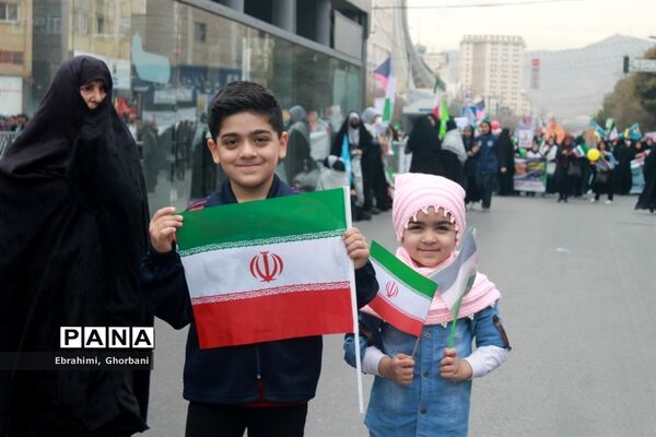 حضور گسترده مشهدی‌ها در راهپیمایی ۱۳ آبان