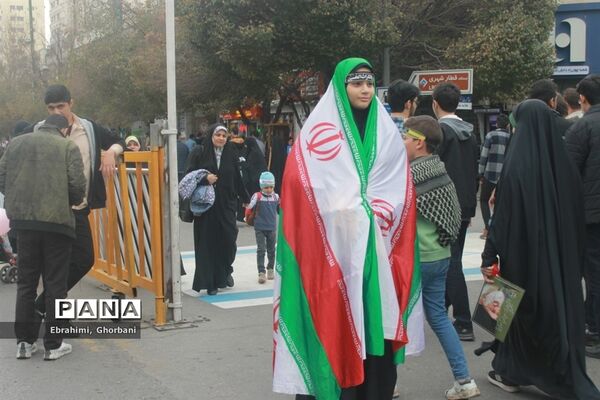 حضور گسترده مشهدی‌ها در راهپیمایی ۱۳ آبان