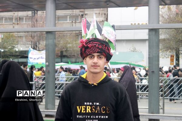 حضور گسترده مشهدی‌ها در راهپیمایی ۱۳ آبان