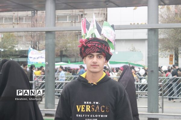 حضور گسترده مشهدی‌ها در راهپیمایی ۱۳ آبان