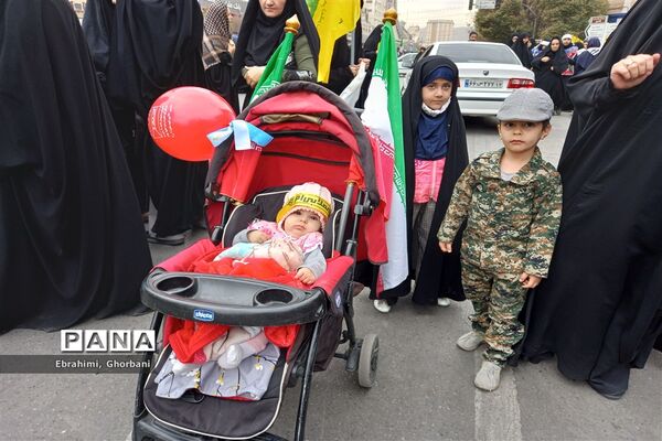 حضور گسترده مشهدی‌ها در راهپیمایی ۱۳ آبان