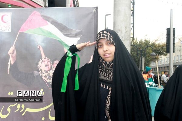 حضور گسترده مشهدی‌ها در راهپیمایی ۱۳ آبان