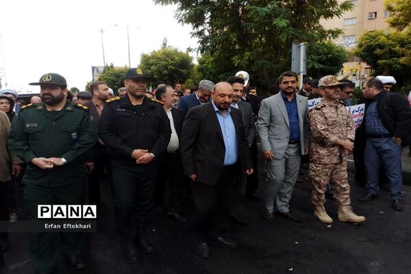 راهپیمایی ۱۳ آبان در شهرستان رباط کریم و شهر جدید پرند