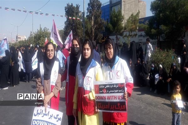 حضور پر شور دانش آموزان دختر خراسان جنوبی  در راهپیمایی 13 آبان