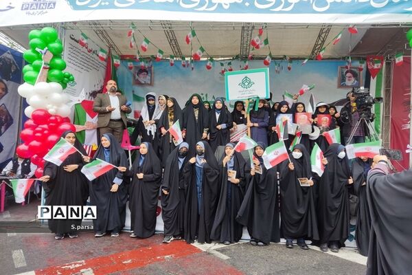 راهپیمایی ۱۳ آبان در حمایت از مردم غزه در هوای بارانی
