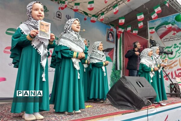 راهپیمایی ۱۳ آبان در حمایت از مردم غزه در هوای بارانی