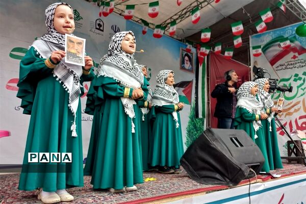 راهپیمایی ۱۳ آبان در حمایت از مردم غزه در هوای بارانی