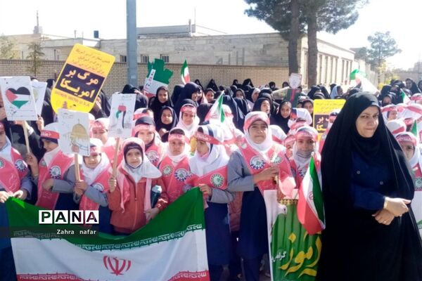 حضور گسترده دانش‌آموزان شهر بهمن در راهپیمایی ۱۳ آبان