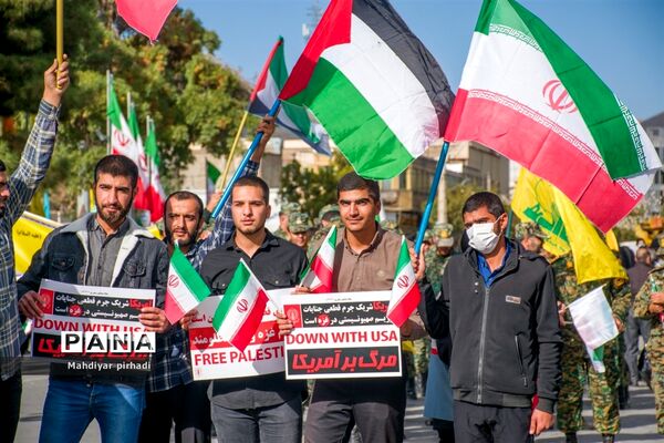 حضور پرشور دانش‌آموزان در راهپیمایی ۱۳ آبان شهر اراک
