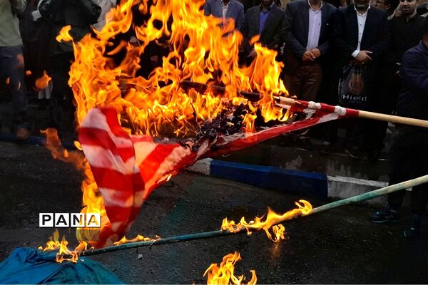راهپیمایی باشکوه ۱۳ آبان در بهارستان 2