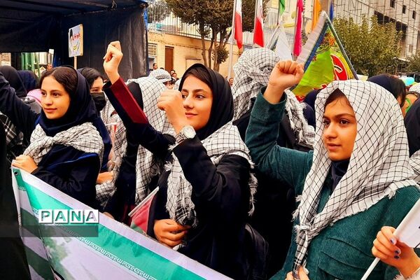راهپیمایی باشکوه ۱۳ آبان در بهارستان 2