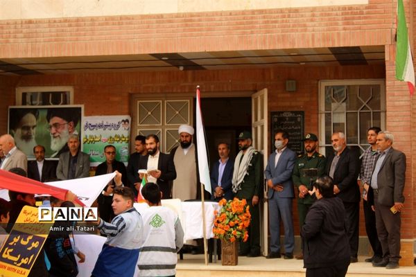 نواختن‌ زنگ استکبار‌ستیزی در دبیرستان شهید احمد ارغیانی شهرستان بام و صفی آباد