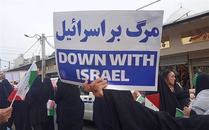 نواختن زنگ روز ملی مبارزه با استکبار جهانی در محمود‌آباد