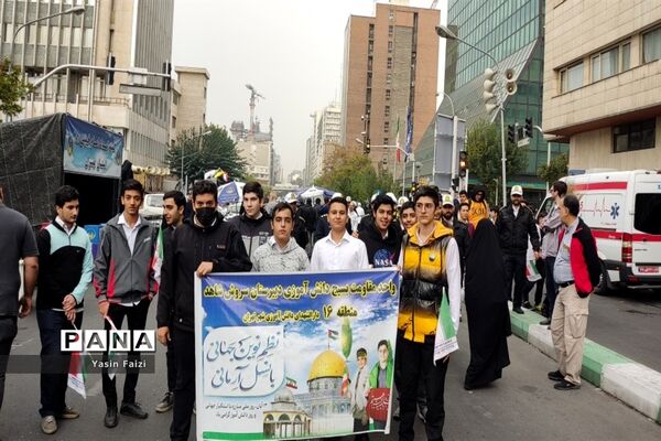 حضور دانش‌آموزان منطقه ۱۶ در مراسم ۱۳ آبان روز دانش‌آموز