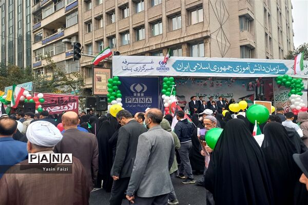 حضور دانش‌آموزان منطقه ۱۶ در مراسم ۱۳ آبان روز دانش‌آموز