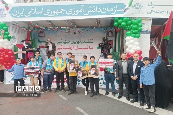 حضور دانش‌آموزان منطقه ۱۶ در مراسم ۱۳ آبان روز دانش‌آموز