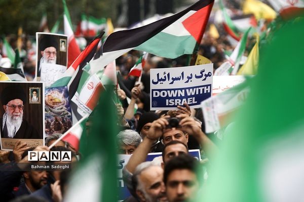 راهپیمایی ۱۳ آبان در تهران