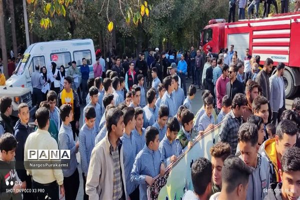 راهپیمایی ۱۳ آبان باحضور گسترده دانش آموزان در ابرکوه