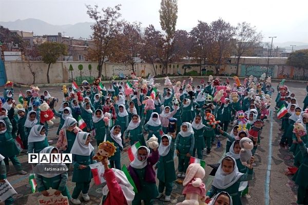 دانش‌آموزان دبستان فرشتگان شهرستان فیروزکوه روز دانش‌آموز را گرامی داشتند