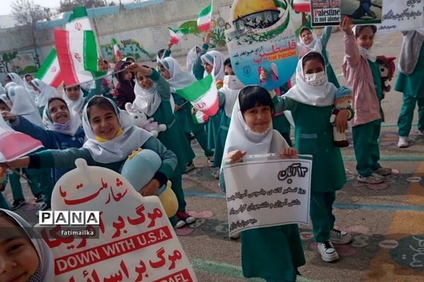 دانش‌آموزان دبستان فرشتگان شهرستان فیروزکوه روز دانش‌آموز را گرامی داشتند