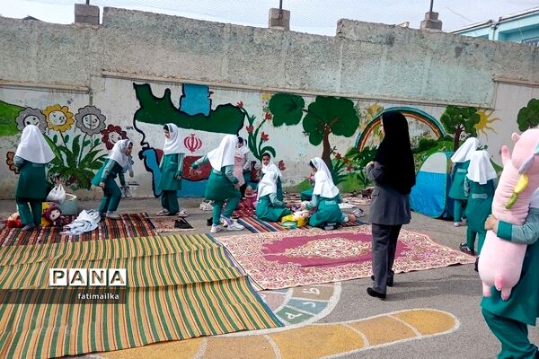 دانش‌آموزان دبستان فرشتگان شهرستان فیروزکوه روز دانش‌آموز را گرامی داشتند