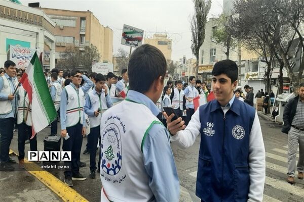 حضور پرشور اعضای سازمان دانش‌آموزی استان اردبیل در راهپیمایی یوم الله ۱۳ آبان