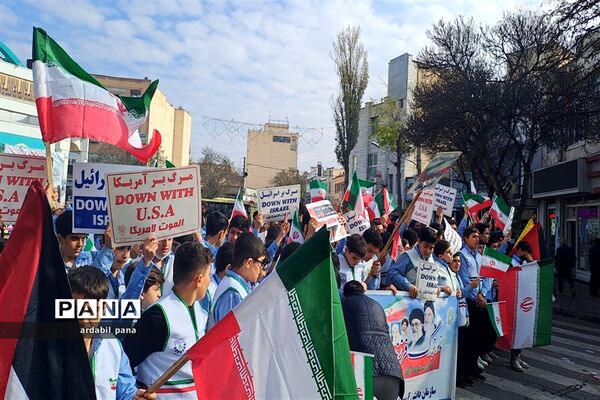 حضور پرشور اعضای سازمان دانش‌آموزی استان اردبیل در راهپیمایی یوم الله ۱۳ آبان