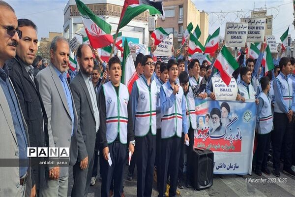 حضور پرشور اعضای سازمان دانش‌آموزی استان اردبیل در راهپیمایی یوم الله ۱۳ آبان